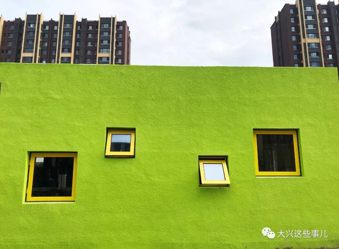 禮賢鎮(zhèn)和榆垡鎮(zhèn)機(jī)場(chǎng)安置房的學(xué)校都已開(kāi)建