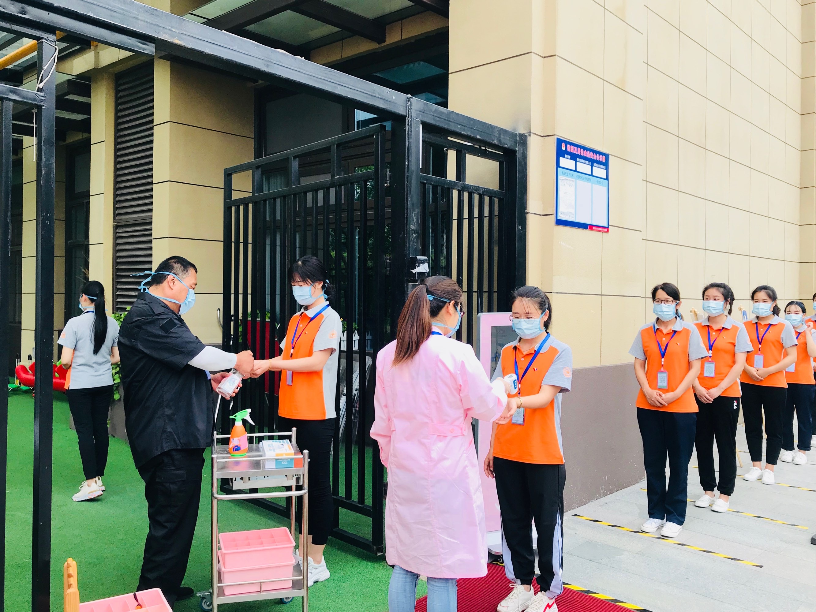 源街道領導多次到盛福園社區進行實地查看